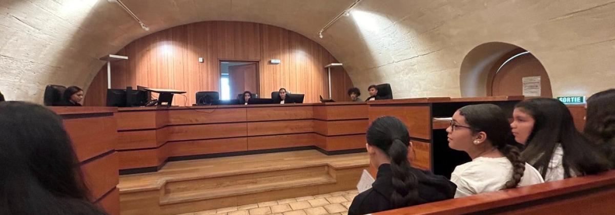 Salle d'audience pour le procès fictif des collégiens à Tarascon