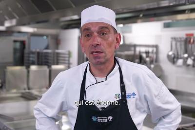 Découvrez le métier de... Benoît, chef de cuisine en collège - Lire la vidéo 4 sur 9, fenêtre modale
