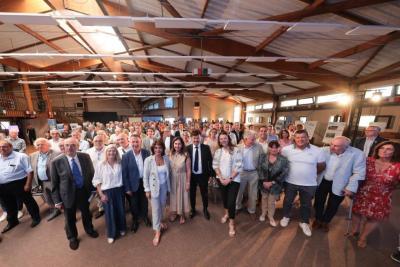 Photo de groupe lors de la réunion publique mi-mandat à Cabriès - Agrandir l'image 8 sur 8, fenêtre modale