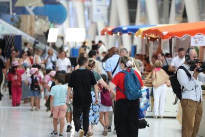 Le public au premier salon Préférence Provence - Agrandir l'image 1 sur 29, fenêtre modale