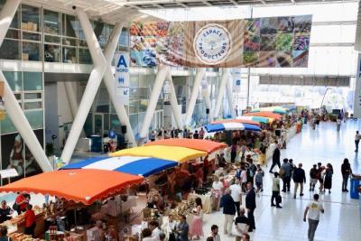 Le public au premier salon Préférence Provence - Agrandir l'image 2 sur 29, fenêtre modale