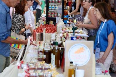 Le public au premier salon Préférence Provence - Agrandir l'image 6 sur 29, fenêtre modale