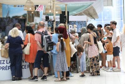 Le public au premier salon Préférence Provence - Agrandir l'image 26 sur 29, fenêtre modale