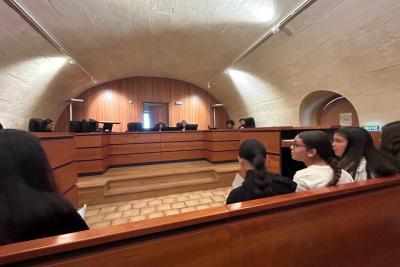 Salle d'audience pour le procès fictif des collégiens à Tarascon - Agrandir l'image 1 sur 3, fenêtre modale