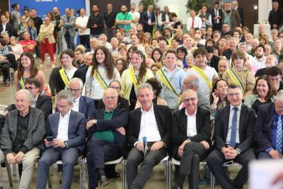 La foule lors de la première séquence de mi-mandat à Pélissanne - Agrandir l'image 6 sur 7, fenêtre modale